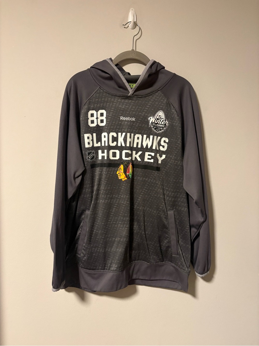 Reebok Blackhawks Hockey Gray Pullover Hoodie Medium